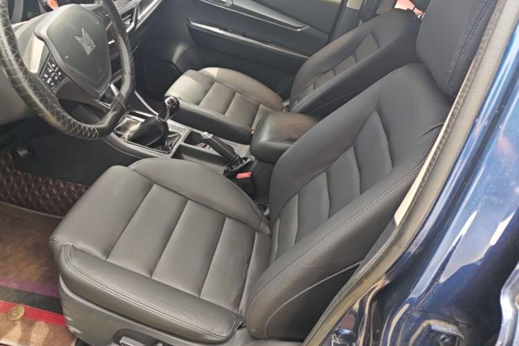 Used Isuzu TAGA Dargo H 2021 3.0T Diesel Manual Two-Wheel Drive Luxury Edition Long Wheelbase 4KH1CT6H1 Left Front Seat
