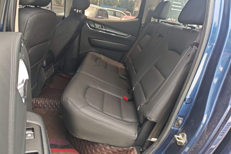 Used Isuzu TAGA Dargo H 2021 3.0T Diesel Manual Two-Wheel Drive Luxury Edition Long Wheelbase 4KH1CT6H1 Left Rear Seat
