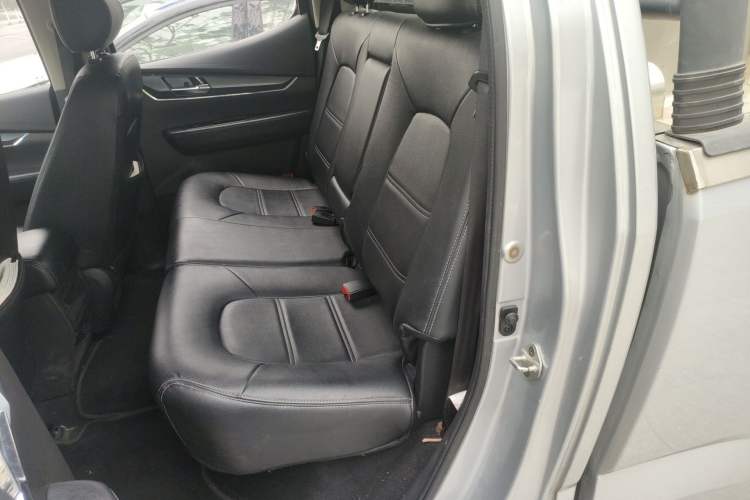 Used Isuzu TAGA Dargo H 2021 3.0T Diesel Manual Two-Wheel Drive Value Edition Long Wheelbase 4KH1CT6H1 Left Rear Seat