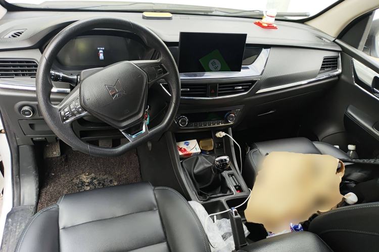 Used Isuzu TAGA Dargo H 2021 3.0T Diesel Manual Two-Wheel Drive Value Edition Long Wheelbase 4KH1CT6H1 Center Console