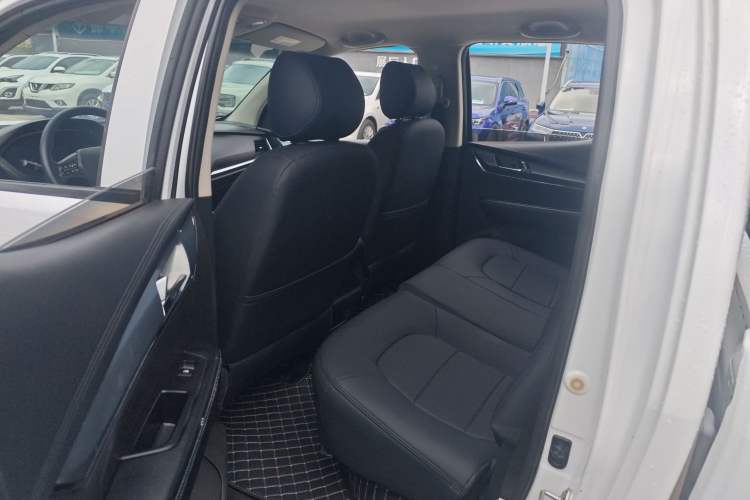 Used Isuzu TAGA Dargo H 2021 3.0T Diesel Manual 4x4 Value Edition Long Wheelbase 4KH1CT6H1 Left Rear Seat