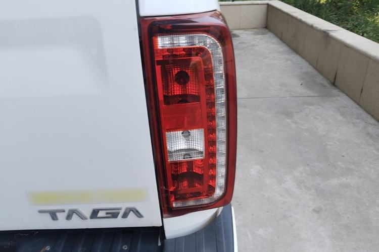 Used Isuzu TAGA Dargo H 2021 3.0T Diesel Manual 4x4 Value Edition Long Wheelbase 4KH1CT6H1 Right Rear Taillight