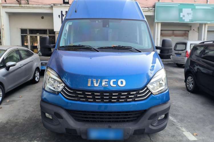 Used Iveco 2021 3.0T Automatic Chaorui Short Wheelbase High-Roof Side-Sliding Door F1C Front