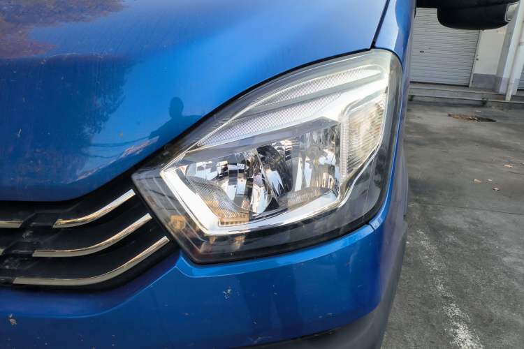 Used Iveco 2021 3.0T Automatic Chaorui Short Wheelbase High-Roof Side-Sliding Door F1C Left Front Headlight