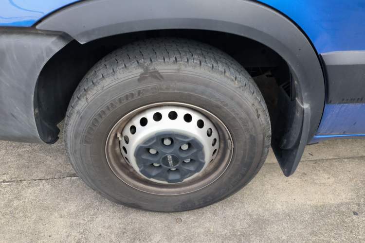 Used Iveco 2021 3.0T Automatic Chaorui Short Wheelbase High-Roof Side-Sliding Door F1C Left Front Wheel Hub