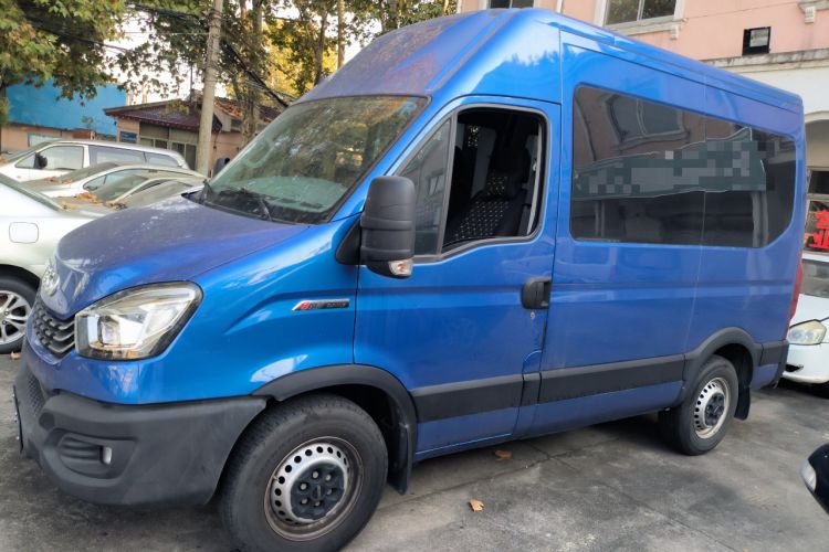 Used Iveco 2021 3.0T Automatic Chaorui Short Wheelbase High-Roof Side-Sliding Door F1C Left Side