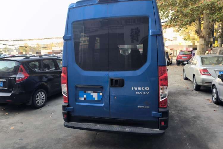 Used Iveco 2021 3.0T Automatic Chaorui Short Wheelbase High-Roof Side-Sliding Door F1C Rear