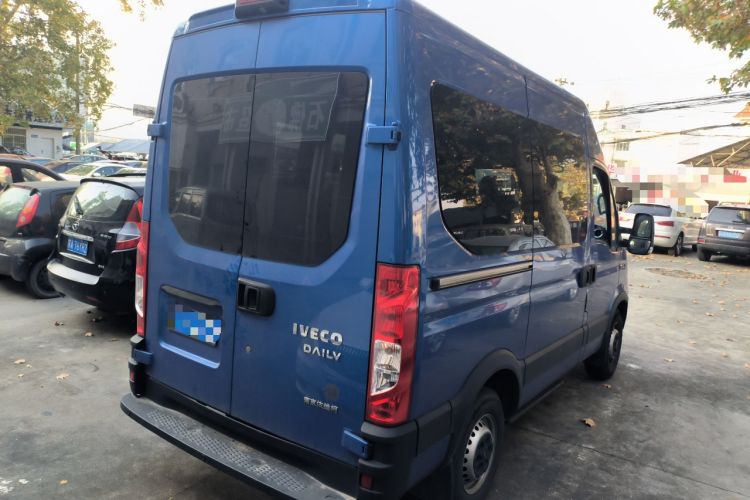 Used Iveco 2021 3.0T Automatic Chaorui Short Wheelbase High-Roof Side-Sliding Door F1C Rear Right 45 Deg