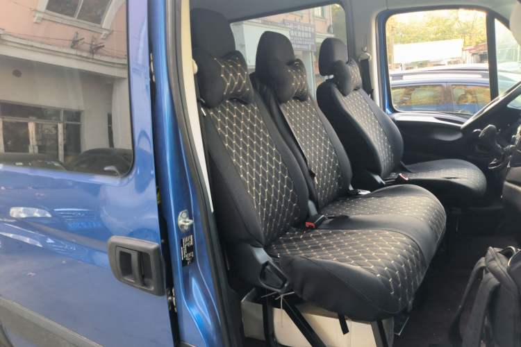 Used Iveco 2021 3.0T Automatic Chaorui Short Wheelbase High-Roof Side-Sliding Door F1C Right Front Seat