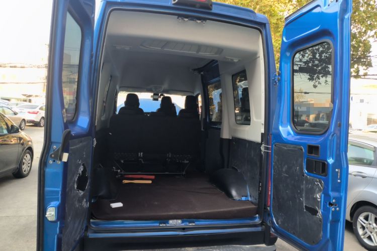 Used Iveco 2021 3.0T Automatic Chaorui Short Wheelbase High-Roof Side-Sliding Door F1C Trunk