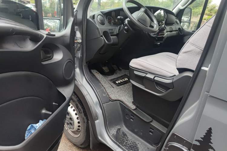 Used Iveco 2021 2.0T Manual Super Rui Short Wheelbase Low-Roof Manual Door F1A Driver Seat