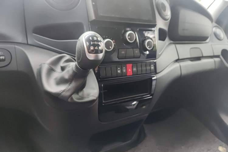 Used Iveco 2021 2.0T Manual Super Rui Short Wheelbase Low-Roof Manual Door F1A Gear Lever