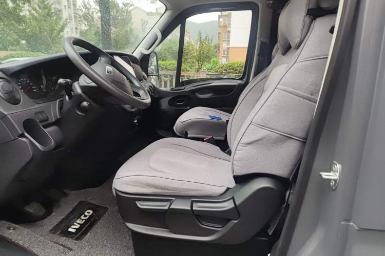 Used Iveco 2021 2.0T Manual Super Rui Short Wheelbase Low-Roof Manual Door F1A Left Front Seat