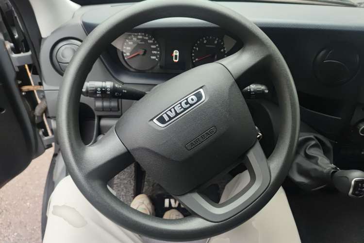 Used Iveco 2021 2.0T Manual Super Rui Short Wheelbase Low-Roof Manual Door F1A Steering Wheel