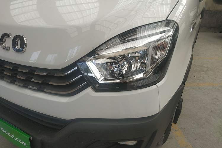 Used Iveco 2021 3.0T Automatic Chaorui Long Wheelbase Short Overhang High Roof Side-Sliding Door F1C Left Front Headlight