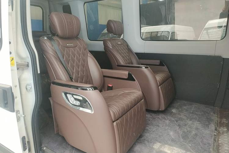 Used Iveco 2021 3.0T Automatic Chaorui Long Wheelbase Short Overhang High Roof Side-Sliding Door F1C Left Rear Seat