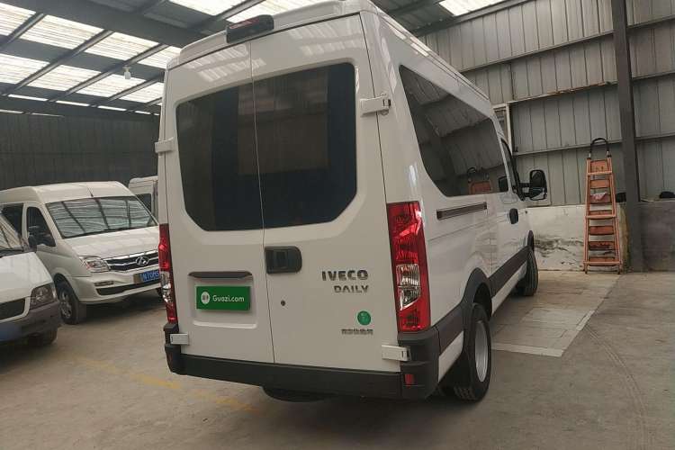 Used Iveco 2021 3.0T Automatic Chaorui Long Wheelbase Short Overhang High Roof Side-Sliding Door F1C Rear Right 45 Deg