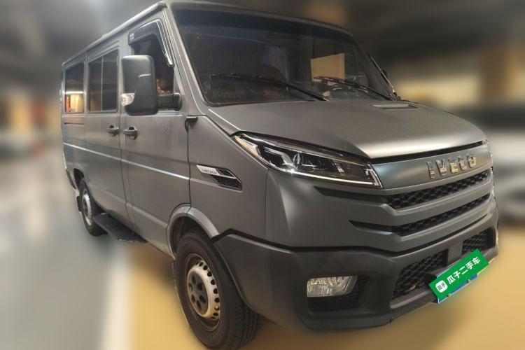Used Iveco Daily 2023 2.5T A35M1 Multi-Purpose Passenger Vehicle Short Wheelbase Low Roof Single-Tire Side-Sliding Door Automatic Transmission Exterior 2