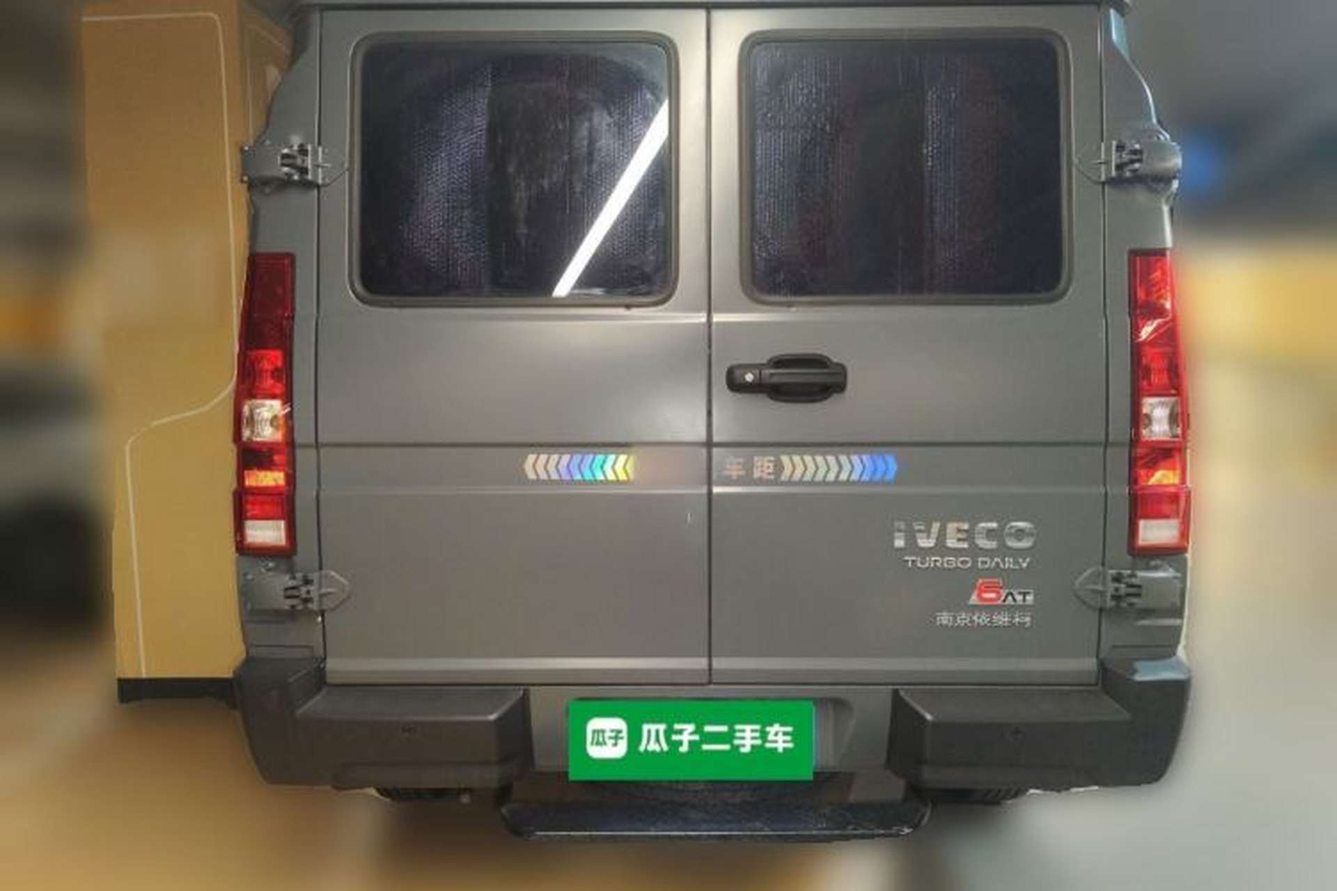 Used Iveco Daily 2023 2.5T A35M1 Multi-Purpose Passenger Vehicle Short Wheelbase Low Roof Single-Tire Side-Sliding Door Automatic Transmission Exterior 4