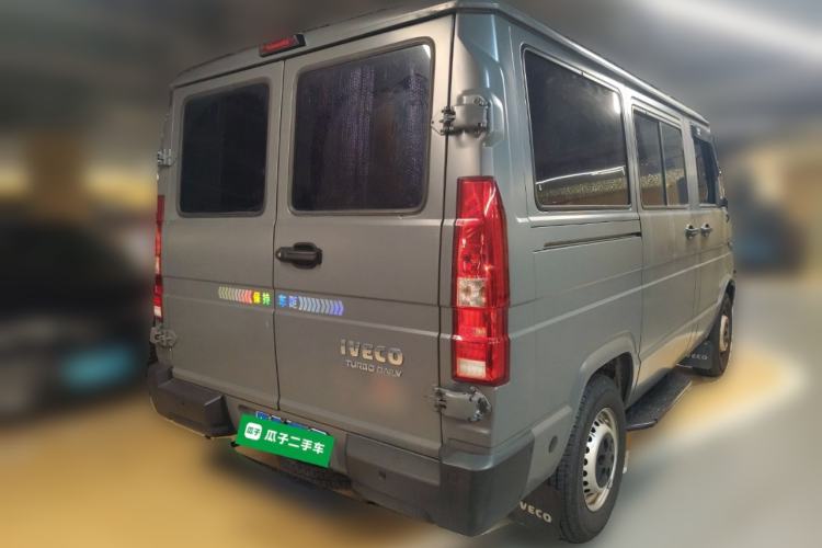 Used Iveco Daily 2023 2.5T A35M1 Multi-Purpose Passenger Vehicle Short Wheelbase Low Roof Single-Tire Side-Sliding Door Automatic Transmission Exterior 5