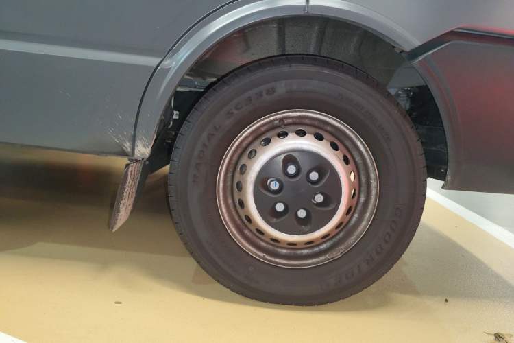 Used Iveco Daily 2023 2.5T A35M1 Multi-Purpose Passenger Vehicle Short Wheelbase Low Roof Single-Tire Side-Sliding Door Automatic Transmission Exterior 7