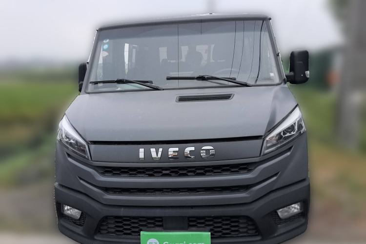 Used Iveco Daily 2023 2.5T A35M1 Short Wheelbase Low-Roof Double-Door Side-Swing Van with 5–9 Seats Front