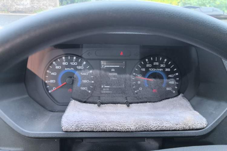 Used Iveco Daily 2023 2.5T A35M1 Short Wheelbase Low-Roof Double-Door Side-Swing Van with 5–9 Seats Instrument Cluster