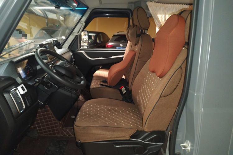 Used Iveco Daily 2023 2.5T A35M1 Multi-Purpose Passenger Vehicle Short Wheelbase Low Roof Single-Tire Side-Sliding Door Automatic Transmission Left Front Seat
