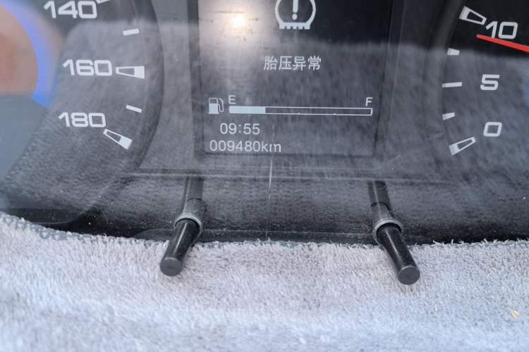 Used Iveco Daily 2023 2.5T A35M1 Short Wheelbase Low-Roof Double-Door Side-Swing Van with 5–9 Seats Odometer Close Up