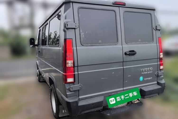 Used Iveco Daily 2023 2.5T A35M1 Short Wheelbase Low-Roof Double-Door Side-Swing Van with 5–9 Seats Rear Left 45 Deg