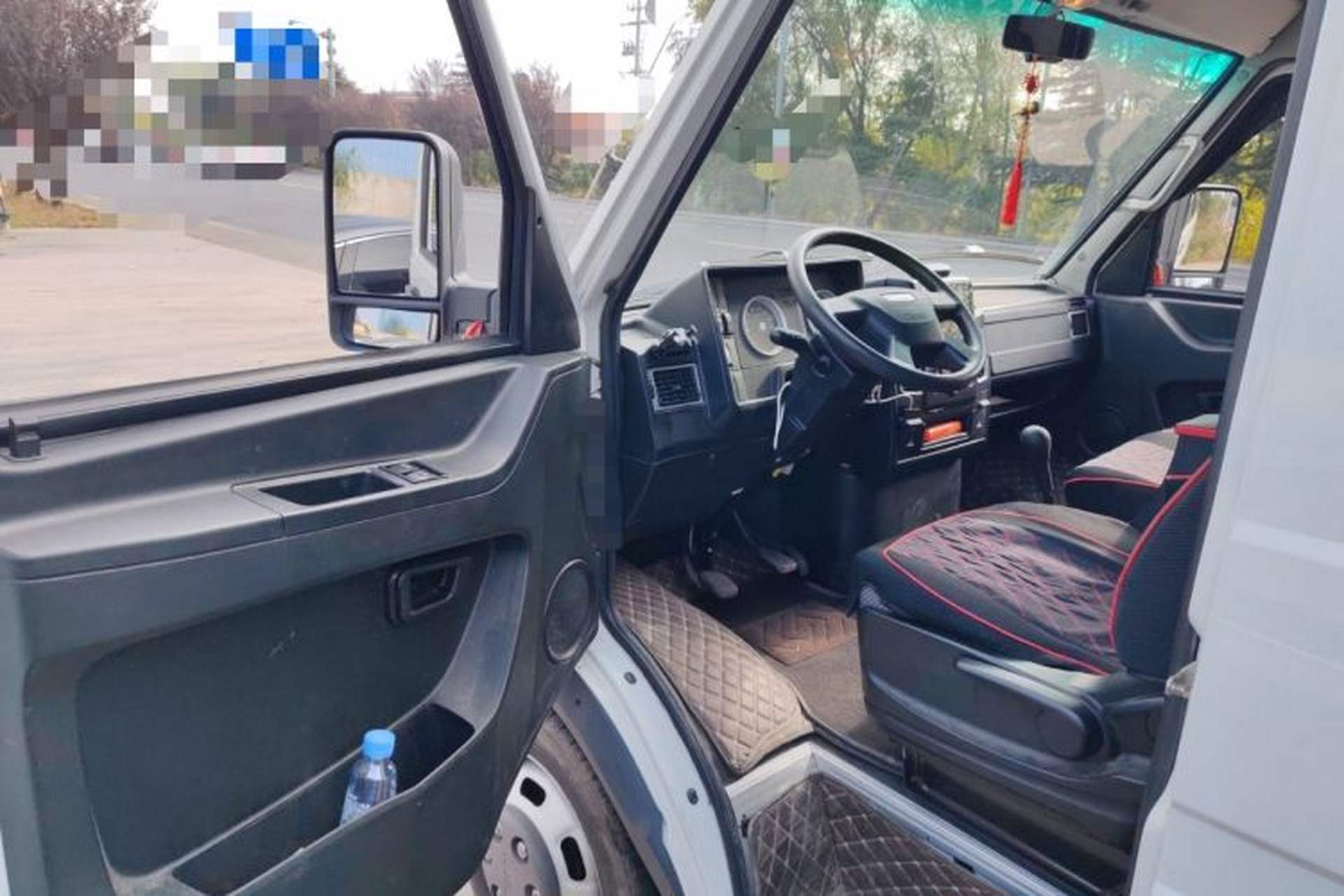 Used Iveco Daily 2021 2.5T A35 M1 Passenger Van 5-9 Seater Short Wheelbase Mid-Roof Design Dual Tires Side Sliding Door Driver Seat