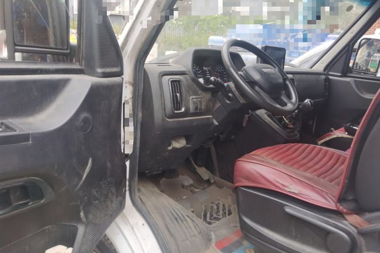 Used Iveco Daily 2023 2.5T A37M1 Long Wheelbase Mid-Roof Dual-Tire Side-Sliding Doors 5-9 Seats Driver Seat