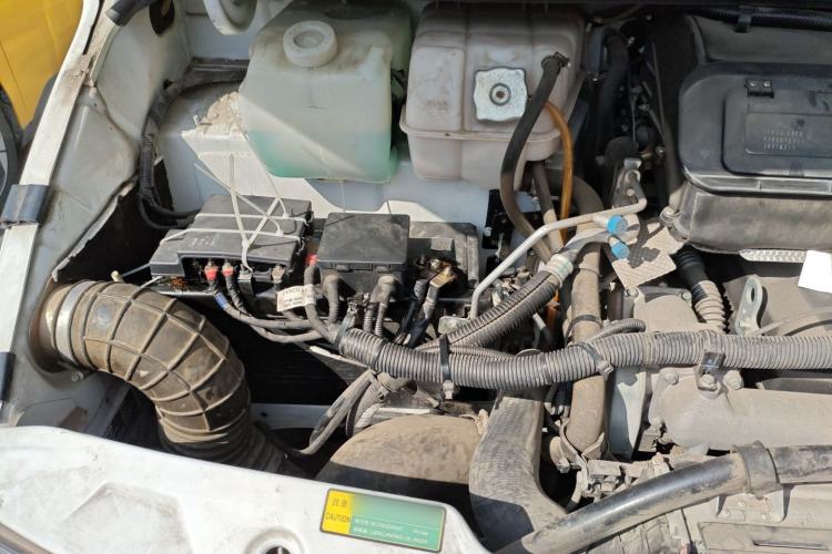 Used Iveco Daily 2020 2.8T A35 Passenger Van Single-Tire Mid-Roof Design 10–11 Seats China VI Standard Engine Bay Right