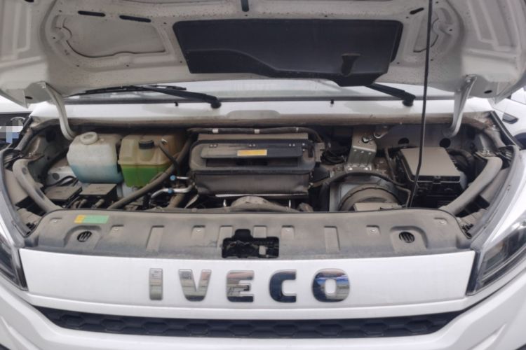 Used Iveco Daily 2023 2.5T A37M1 Long Wheelbase Mid-Roof Dual-Tire Side-Sliding Doors 5-9 Seats Engine Bay