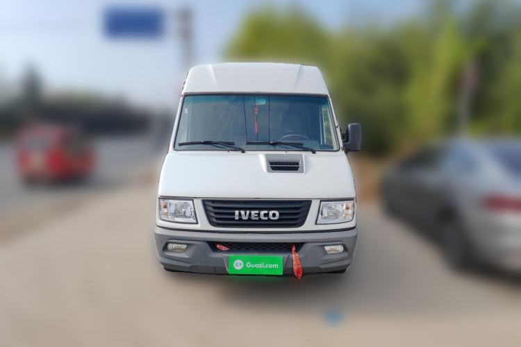 Used Iveco Daily 2021 2.5T A35 M1 Passenger Van 5-9 Seater Short Wheelbase Mid-Roof Design Dual Tires Side Sliding Door Front