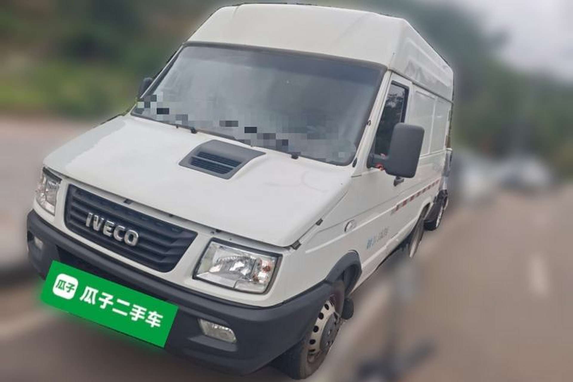 Used Iveco Daily 2021 2.5T V35 2-3 Seater Short Wheelbase Mid-Roof Design Dual Tires Manual Doors Front Left 45 Deg
