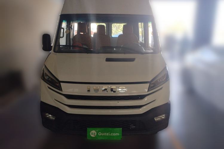 Used Iveco Daily 2023 2.5T A35M1 Short Wheelbase Mid-Roof Dual Tire Side-Sliding Doors 5-9 Seater Front