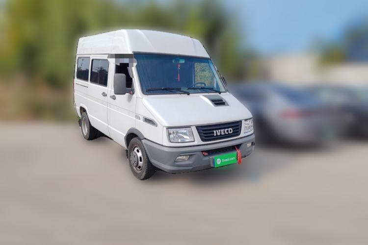 Used Iveco Daily 2021 2.5T A35 M1 Passenger Van 5-9 Seater Short Wheelbase Mid-Roof Design Dual Tires Side Sliding Door Front Right 45 Deg