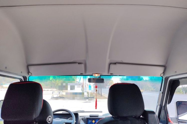 Used Iveco Daily 2021 2.5T A35 M1 Passenger Van 5-9 Seater Short Wheelbase Mid-Roof Design Dual Tires Side Sliding Door Headliner