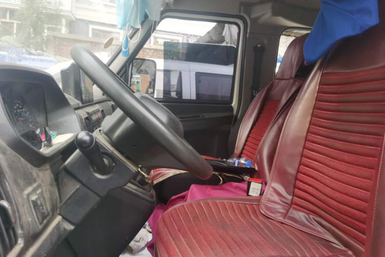 Used Iveco Daily 2023 2.5T A37M1 Long Wheelbase Mid-Roof Dual-Tire Side-Sliding Doors 5-9 Seats Left Front Seat