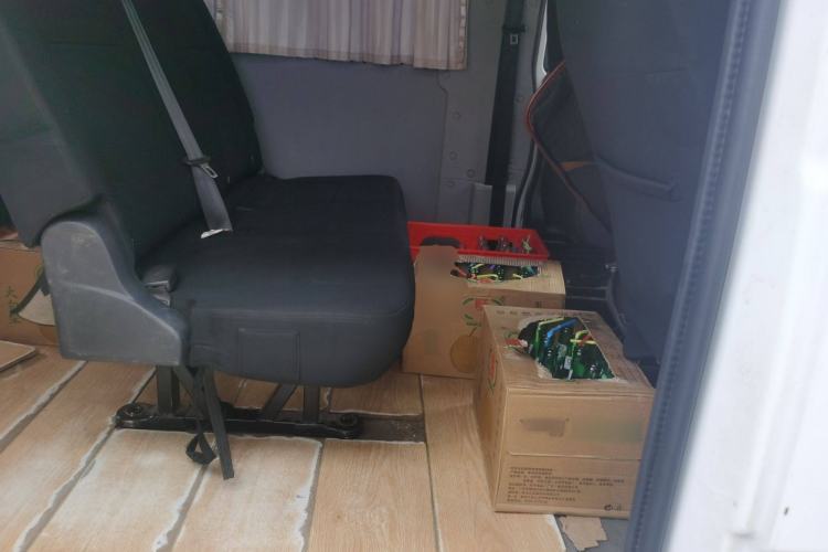 Used Iveco Daily 2023 2.5T A37M1 Long Wheelbase Mid-Roof Dual-Tire Side-Sliding Doors 5-9 Seats Left Rear Seat