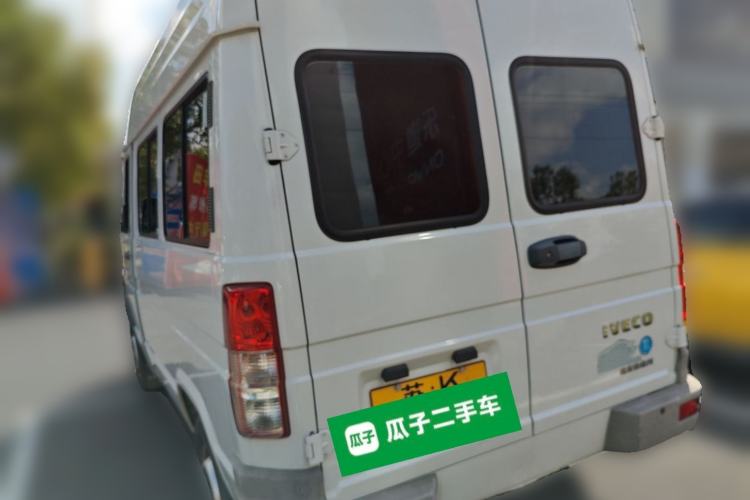 Used Iveco Daily 2020 2.8T A35 Passenger Van Single-Tire Mid-Roof Design 10–11 Seats China VI Standard Rear Left 45 Deg