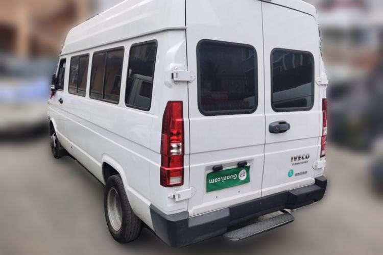 Used Iveco Daily 2023 2.5T A37M1 Long Wheelbase Mid-Roof Dual-Tire Side-Sliding Doors 5-9 Seats Rear Left 45 Deg