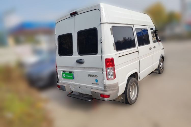 Used Iveco Daily 2021 2.5T A35 M1 Passenger Van 5-9 Seater Short Wheelbase Mid-Roof Design Dual Tires Side Sliding Door Rear Right 45 Deg