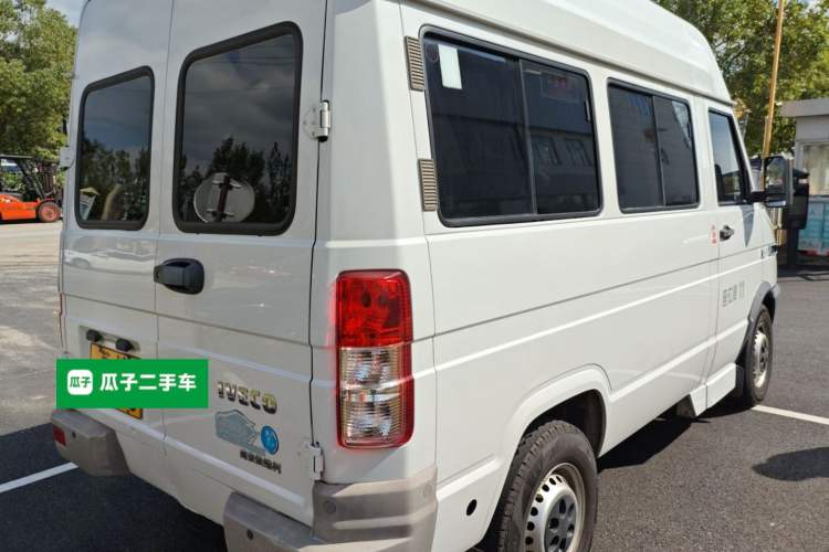 Used Iveco Daily 2020 2.8T A35 Passenger Van Single-Tire Mid-Roof Design 10–11 Seats China VI Standard Rear Right 45 Deg