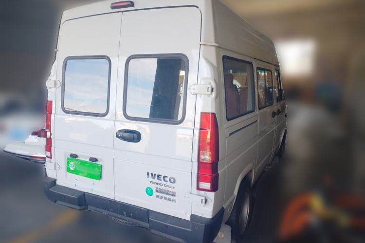 Used Iveco Daily 2023 2.5T A35M1 Short Wheelbase Mid-Roof Dual Tire Side-Sliding Doors 5-9 Seater Rear Right 45 Deg