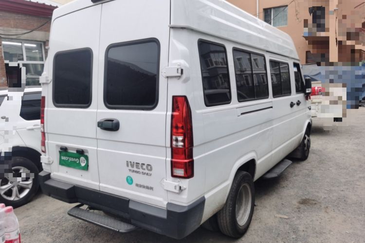 Used Iveco Daily 2023 2.5T A37M1 Long Wheelbase Mid-Roof Dual-Tire Side-Sliding Doors 5-9 Seats Rear Right 45 Deg