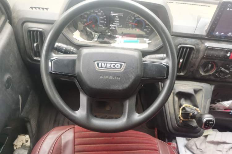 Used Iveco Daily 2023 2.5T A37M1 Long Wheelbase Mid-Roof Dual-Tire Side-Sliding Doors 5-9 Seats Steering Wheel