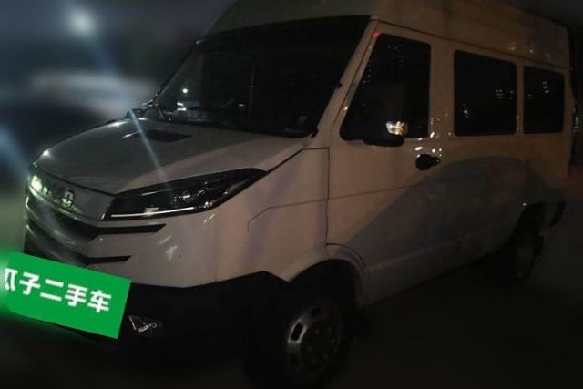 Used Iveco Daily 2022 2.5T A37 M1 Passenger Van 5-9 Seats Long Wheelbase Mid-Roof Design Dual Tires Side Sliding Doors