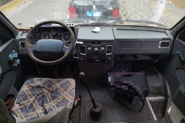 Used Iveco Daily 2009 2.5T-A35 7-Seater Center Console